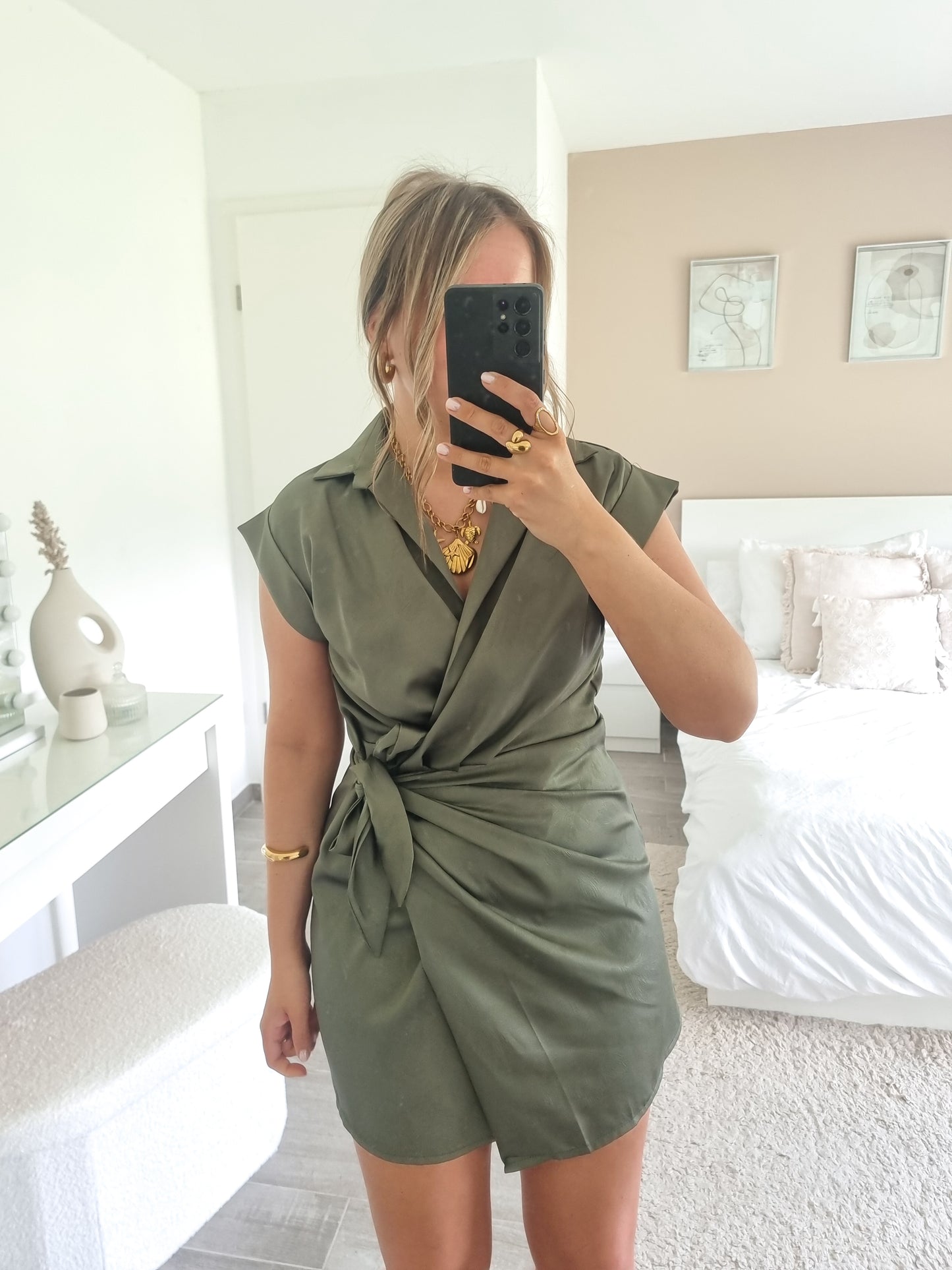 Robe porté feuille satinée