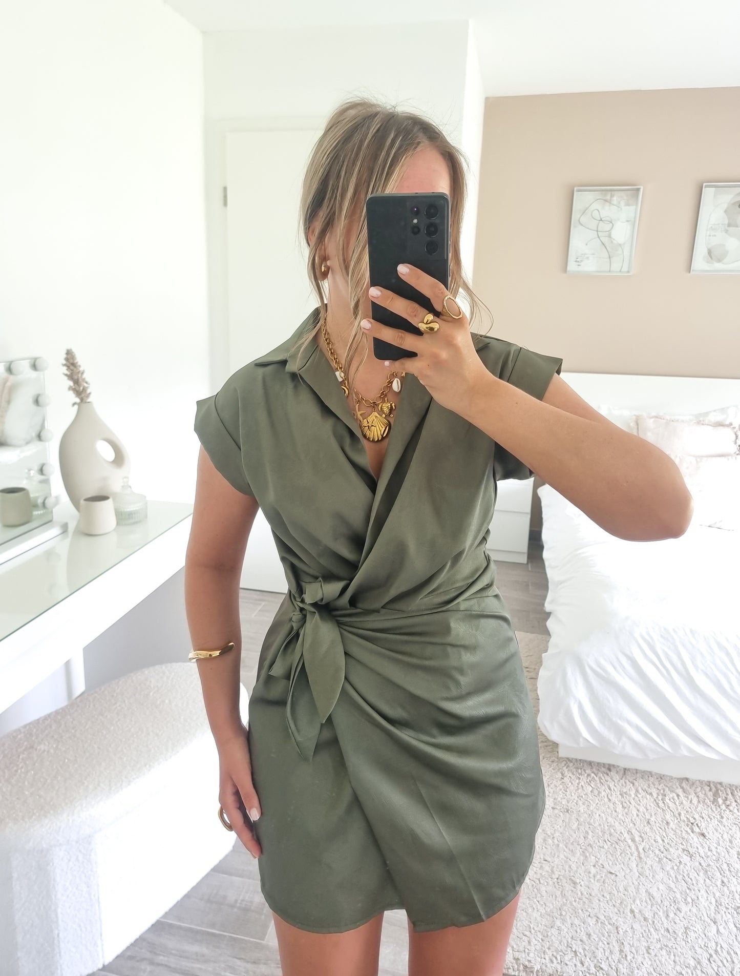 Robe porté feuille satinée