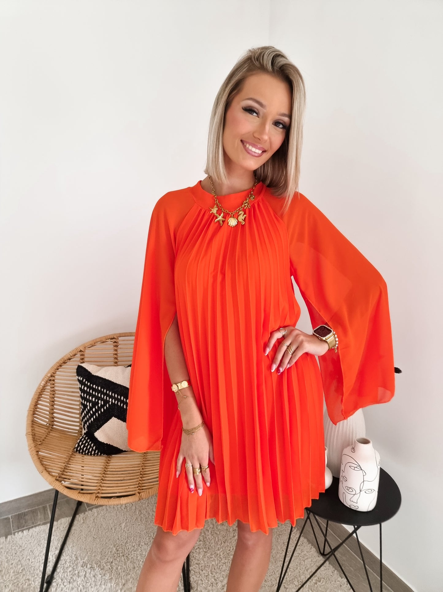 Robe cape plissée