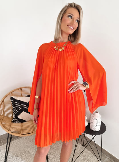 Robe cape plissée