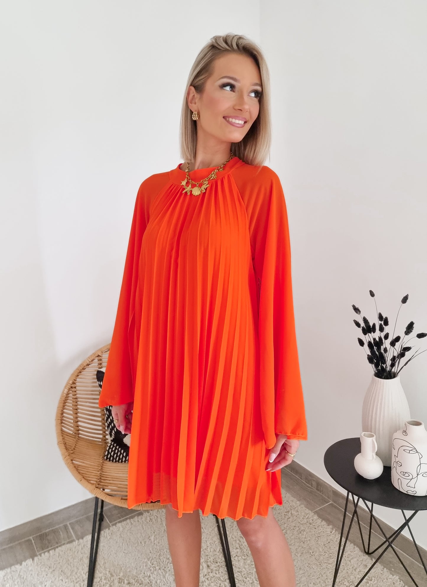 Robe cape plissée