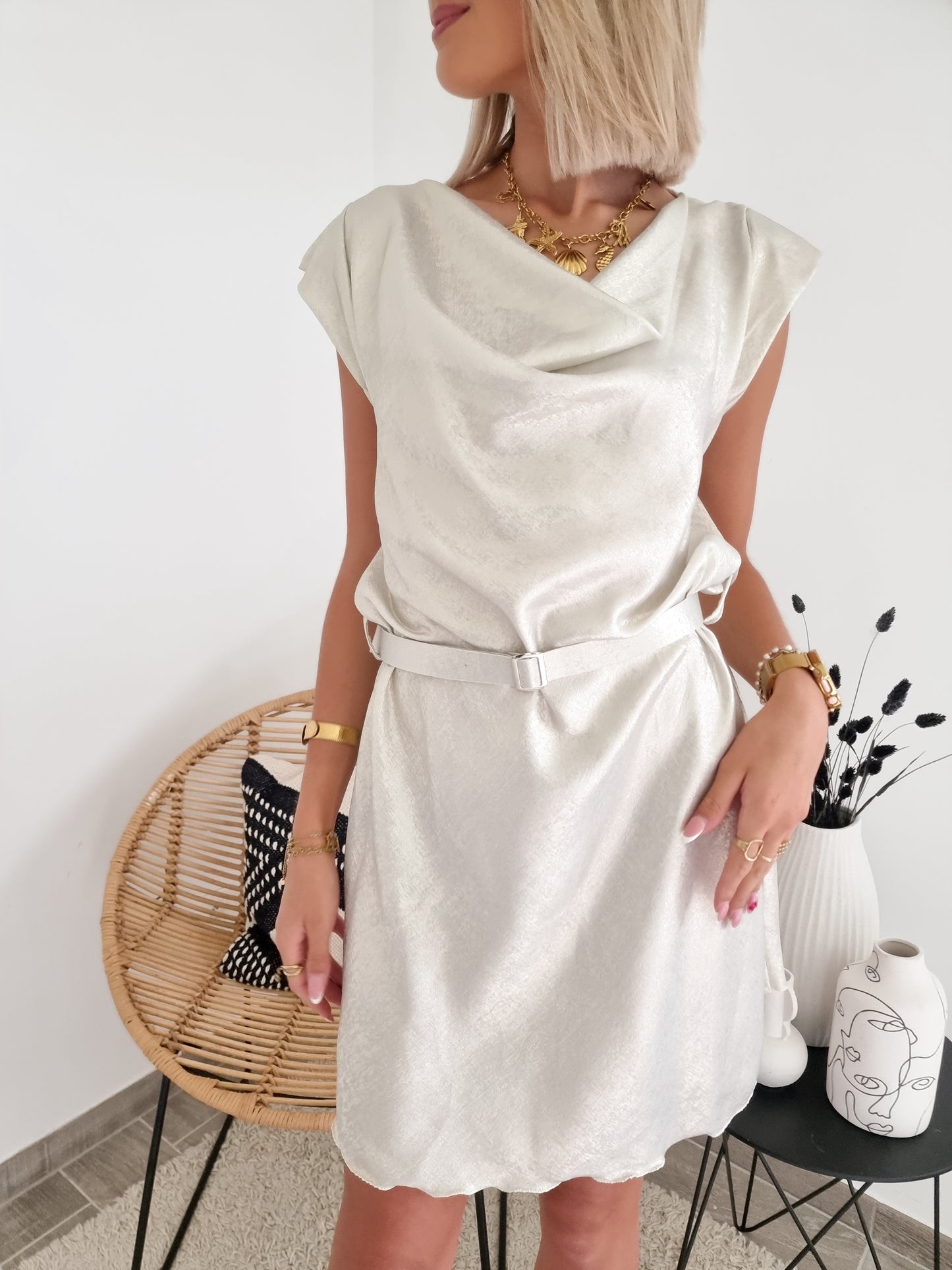 Robe irisée champagne