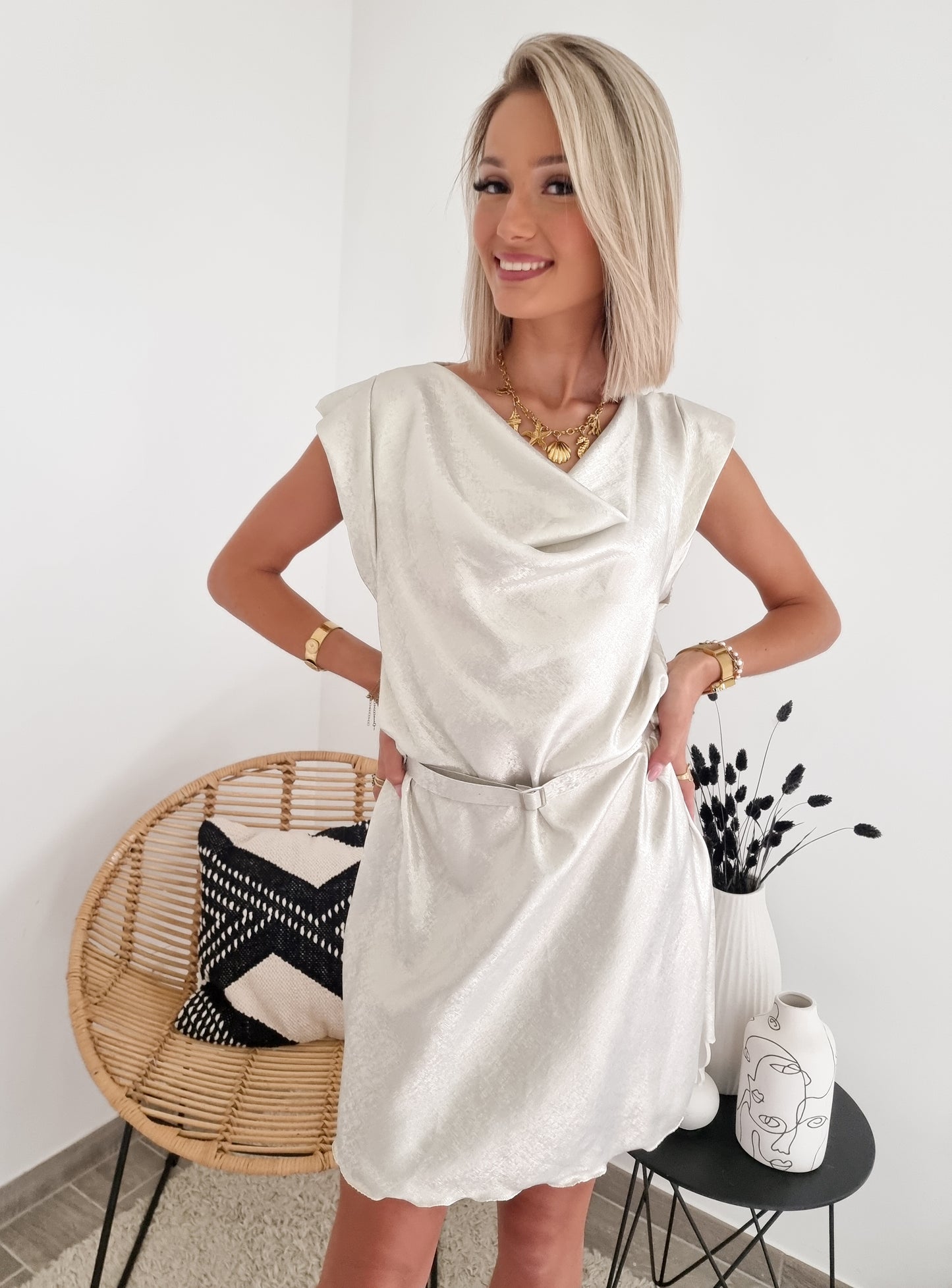 Robe irisée champagne
