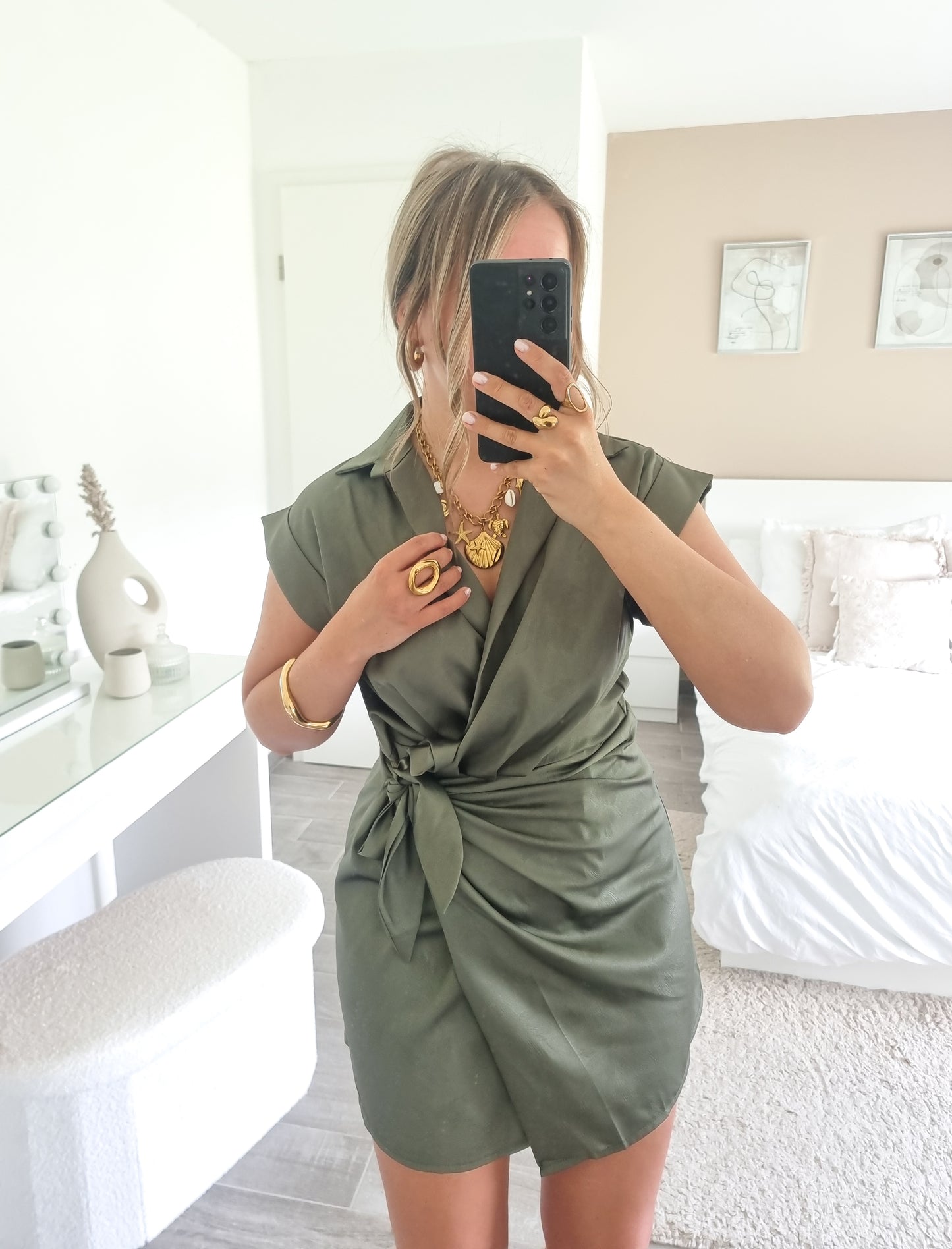 Robe porté feuille satinée