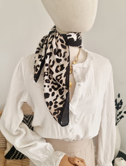 Petit foulard léopard